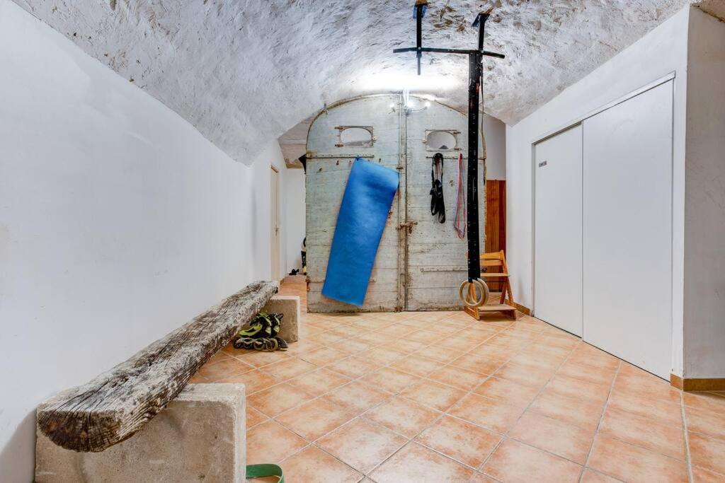 Stunning Medieval Getaway Vic-la-Gardiole Exterior foto