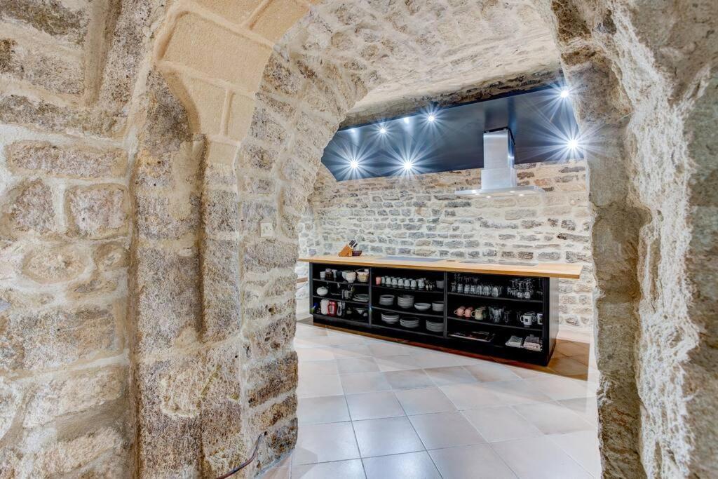 Stunning Medieval Getaway Vic-la-Gardiole Exterior foto